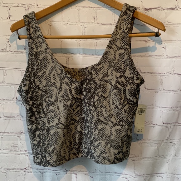 Abercrombie & Fitch Tops - NWT Abercrombie and Fitch Soft Collection Snakeprint Crop Tank M